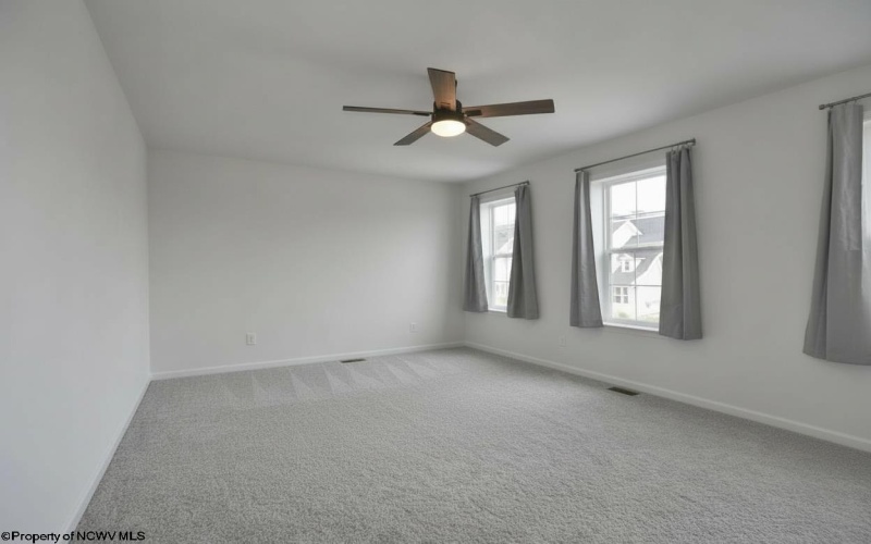 323 Lexington Circle, Bridgeport, West Virginia 26330, 4 Bedrooms Bedrooms, 8 Rooms Rooms,3 BathroomsBathrooms,Single Family Detached,For Sale,Lexington,10163952