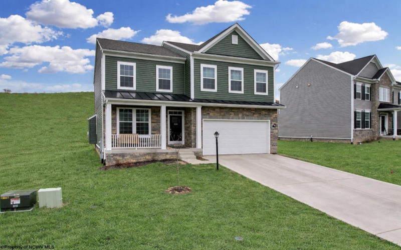 323 Lexington Circle, Bridgeport, West Virginia 26330, 4 Bedrooms Bedrooms, 8 Rooms Rooms,3 BathroomsBathrooms,Single Family Detached,For Sale,Lexington,10163952