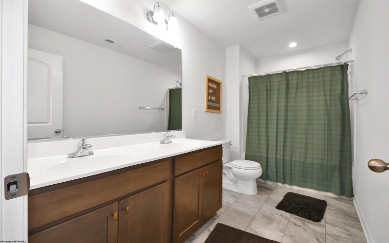 323 Lexington Circle, Bridgeport, West Virginia 26330, 4 Bedrooms Bedrooms, 8 Rooms Rooms,3 BathroomsBathrooms,Single Family Detached,For Sale,Lexington,10163952