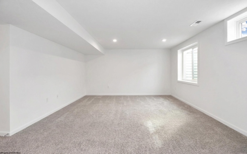 323 Lexington Circle, Bridgeport, West Virginia 26330, 4 Bedrooms Bedrooms, 8 Rooms Rooms,3 BathroomsBathrooms,Single Family Detached,For Sale,Lexington,10163952