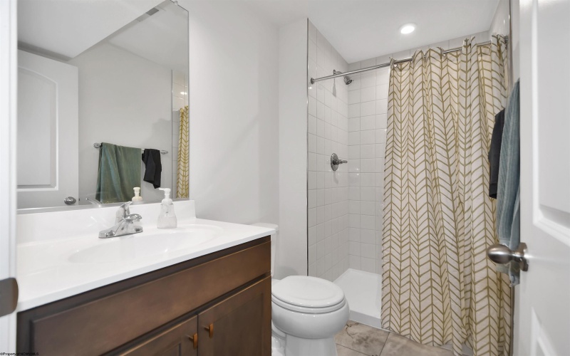 323 Lexington Circle, Bridgeport, West Virginia 26330, 4 Bedrooms Bedrooms, 8 Rooms Rooms,3 BathroomsBathrooms,Single Family Detached,For Sale,Lexington,10163952