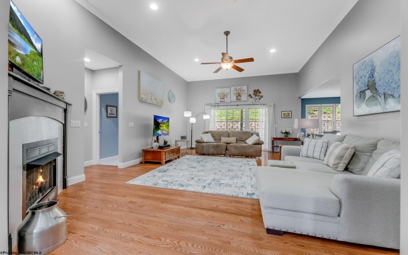 106 Iris Lane, Morgantown, West Virginia 26501, 4 Bedrooms Bedrooms, 11 Rooms Rooms,4 BathroomsBathrooms,Single Family Detached,For Sale,Iris,10163974