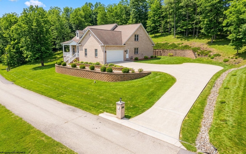 106 Iris Lane, Morgantown, West Virginia 26501, 4 Bedrooms Bedrooms, 11 Rooms Rooms,4 BathroomsBathrooms,Single Family Detached,For Sale,Iris,10163974