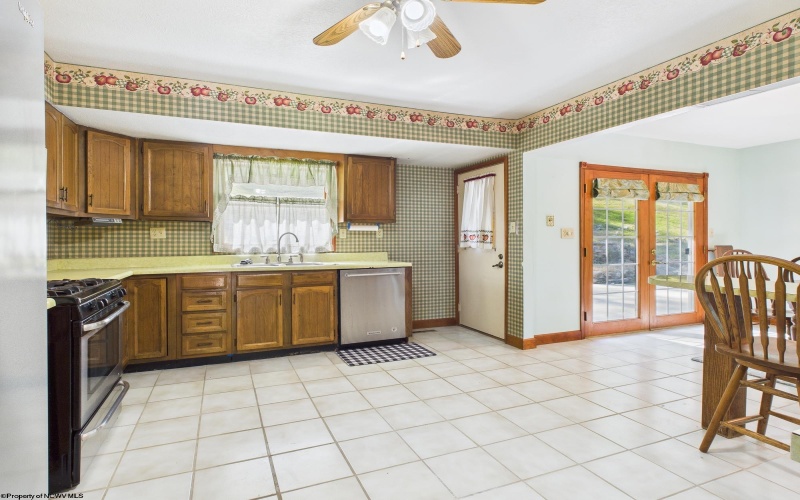 152 Hilltop Drive, Philippi, West Virginia 26416, 5 Bedrooms Bedrooms, 12 Rooms Rooms,3 BathroomsBathrooms,Single Family Detached,For Sale,Hilltop,10161553