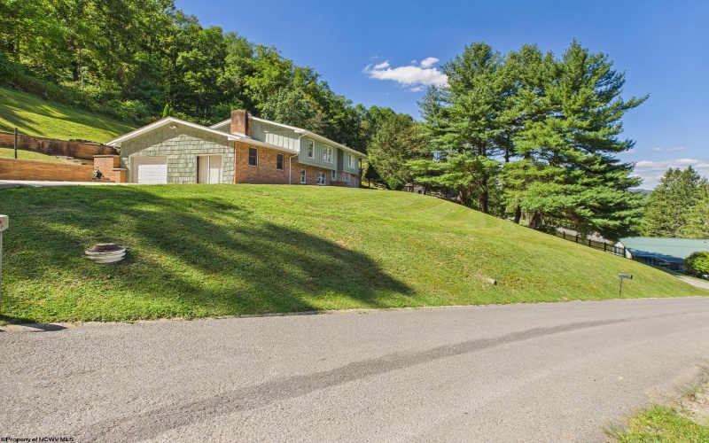 152 Hilltop Drive, Philippi, West Virginia 26416, 5 Bedrooms Bedrooms, 12 Rooms Rooms,3 BathroomsBathrooms,Single Family Detached,For Sale,Hilltop,10161553