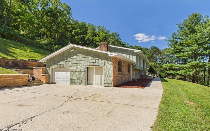 152 Hilltop Drive, Philippi, West Virginia 26416, 5 Bedrooms Bedrooms, 12 Rooms Rooms,3 BathroomsBathrooms,Single Family Detached,For Sale,Hilltop,10161553