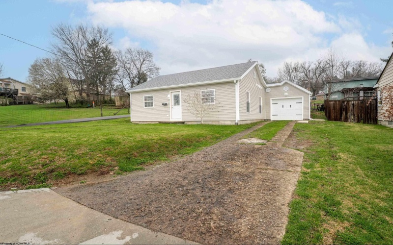 541 Hess Street, Morgantown, West Virginia 26501, 2 Bedrooms Bedrooms, 5 Rooms Rooms,1 BathroomBathrooms,Single Family Detached,For Sale,Hess,10163978