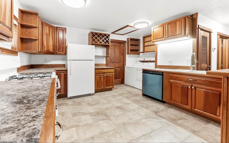 541 Hess Street, Morgantown, West Virginia 26501, 2 Bedrooms Bedrooms, 5 Rooms Rooms,1 BathroomBathrooms,Single Family Detached,For Sale,Hess,10163978