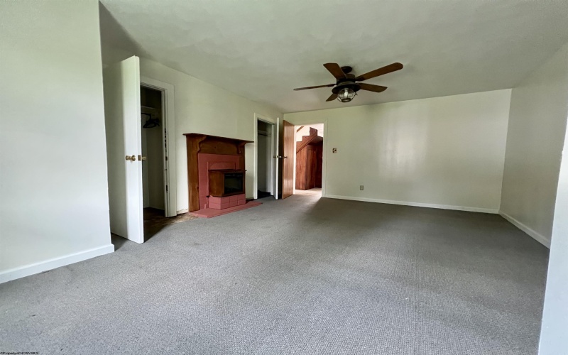 38 Kitson Street, Weston, West Virginia 26452, 4 Bedrooms Bedrooms, 8 Rooms Rooms,2 BathroomsBathrooms,Single Family Detached,For Sale,Kitson,10163977