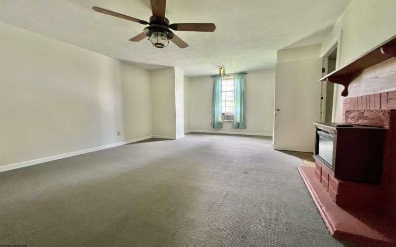 38 Kitson Street, Weston, West Virginia 26452, 4 Bedrooms Bedrooms, 8 Rooms Rooms,2 BathroomsBathrooms,Single Family Detached,For Sale,Kitson,10163977