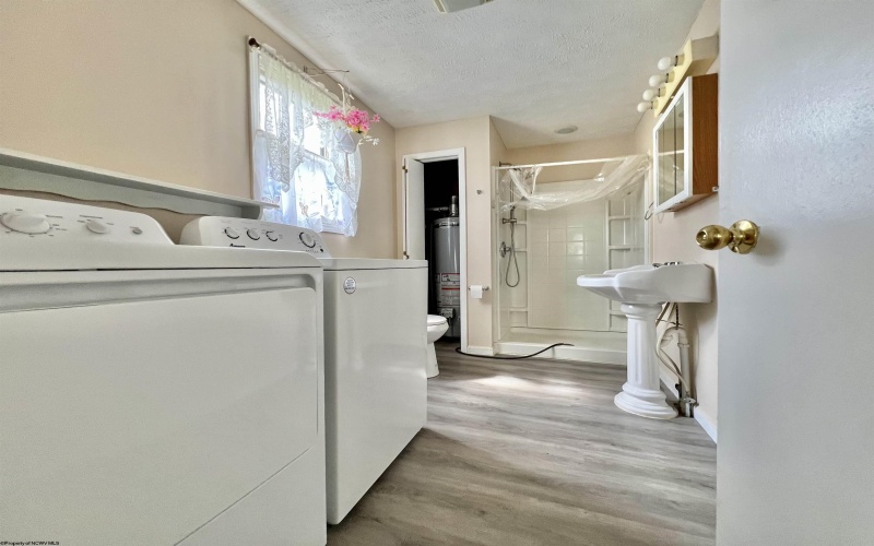 38 Kitson Street, Weston, West Virginia 26452, 4 Bedrooms Bedrooms, 8 Rooms Rooms,2 BathroomsBathrooms,Single Family Detached,For Sale,Kitson,10163977