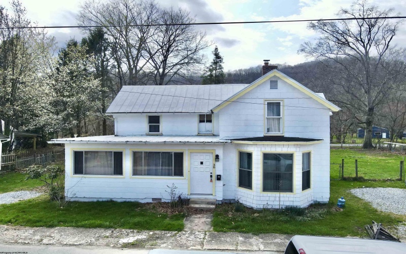 38 Kitson Street, Weston, West Virginia 26452, 4 Bedrooms Bedrooms, 8 Rooms Rooms,2 BathroomsBathrooms,Single Family Detached,For Sale,Kitson,10163977