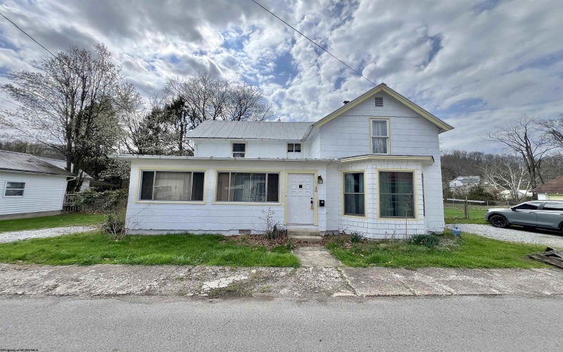 38 Kitson Street, Weston, West Virginia 26452, 4 Bedrooms Bedrooms, 8 Rooms Rooms,2 BathroomsBathrooms,Single Family Detached,For Sale,Kitson,10163977