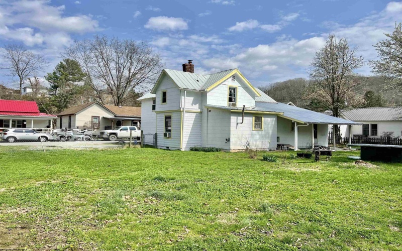 38 Kitson Street, Weston, West Virginia 26452, 4 Bedrooms Bedrooms, 8 Rooms Rooms,2 BathroomsBathrooms,Single Family Detached,For Sale,Kitson,10163977