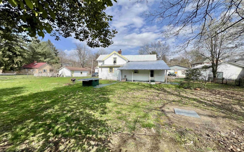 38 Kitson Street, Weston, West Virginia 26452, 4 Bedrooms Bedrooms, 8 Rooms Rooms,2 BathroomsBathrooms,Single Family Detached,For Sale,Kitson,10163977