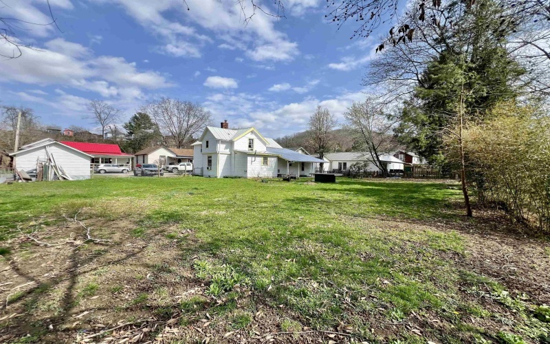 38 Kitson Street, Weston, West Virginia 26452, 4 Bedrooms Bedrooms, 8 Rooms Rooms,2 BathroomsBathrooms,Single Family Detached,For Sale,Kitson,10163977