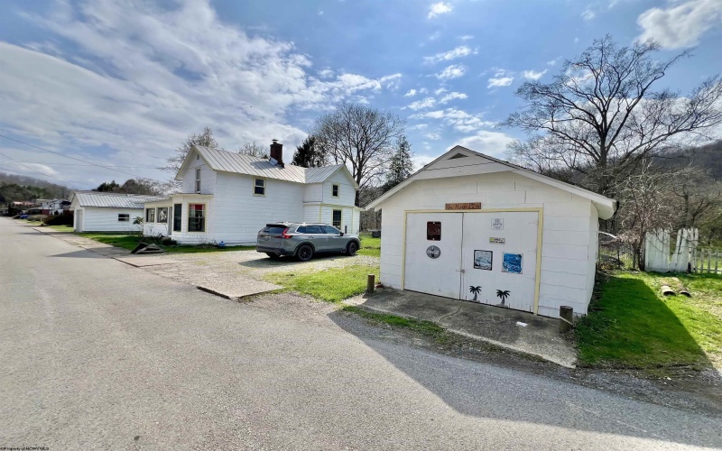 38 Kitson Street, Weston, West Virginia 26452, 4 Bedrooms Bedrooms, 8 Rooms Rooms,2 BathroomsBathrooms,Single Family Detached,For Sale,Kitson,10163977