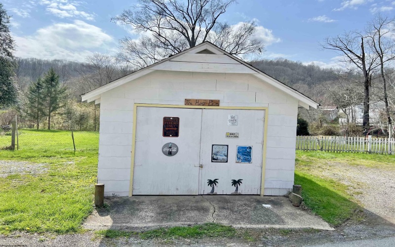 38 Kitson Street, Weston, West Virginia 26452, 4 Bedrooms Bedrooms, 8 Rooms Rooms,2 BathroomsBathrooms,Single Family Detached,For Sale,Kitson,10163977