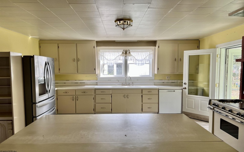 38 Kitson Street, Weston, West Virginia 26452, 4 Bedrooms Bedrooms, 8 Rooms Rooms,2 BathroomsBathrooms,Single Family Detached,For Sale,Kitson,10163977