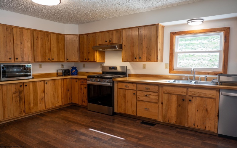 105 Helmsdale Road, French Creek, West Virginia 26218, 4 Bedrooms Bedrooms, 11 Rooms Rooms,2 BathroomsBathrooms,Single Family Detached,For Sale,Helmsdale,10163976