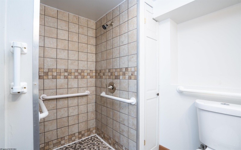 348 Jackson Street, Sistersville, West Virginia 26175, 3 Bedrooms Bedrooms, 9 Rooms Rooms,3 BathroomsBathrooms,Single Family Detached,For Sale,Jackson,10163975