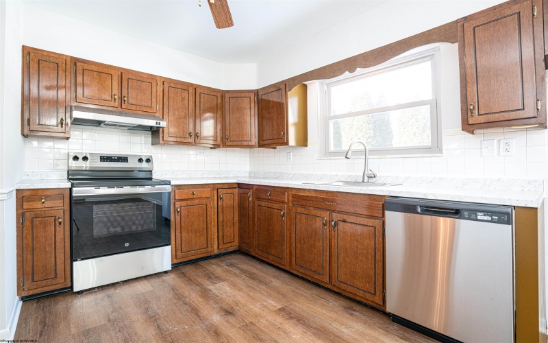 348 Jackson Street, Sistersville, West Virginia 26175, 3 Bedrooms Bedrooms, 9 Rooms Rooms,3 BathroomsBathrooms,Single Family Detached,For Sale,Jackson,10163975