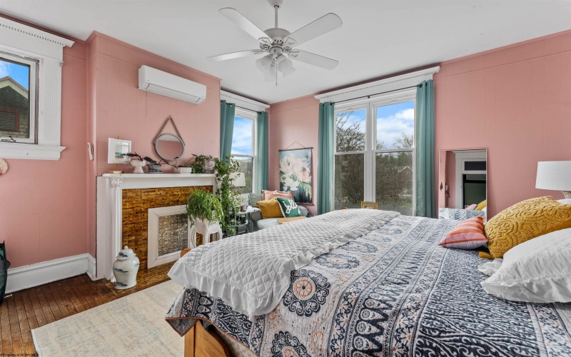 220 Park Street, Morgantown, West Virginia 26501, 7 Bedrooms Bedrooms, 12 Rooms Rooms,3 BathroomsBathrooms,Single Family Detached,For Sale,Park,10163979