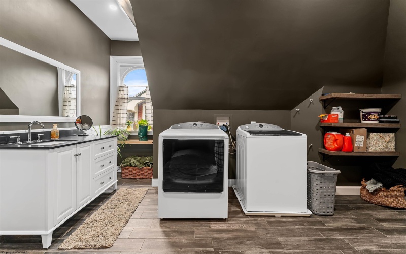 220 Park Street, Morgantown, West Virginia 26501, 7 Bedrooms Bedrooms, 12 Rooms Rooms,3 BathroomsBathrooms,Single Family Detached,For Sale,Park,10163979