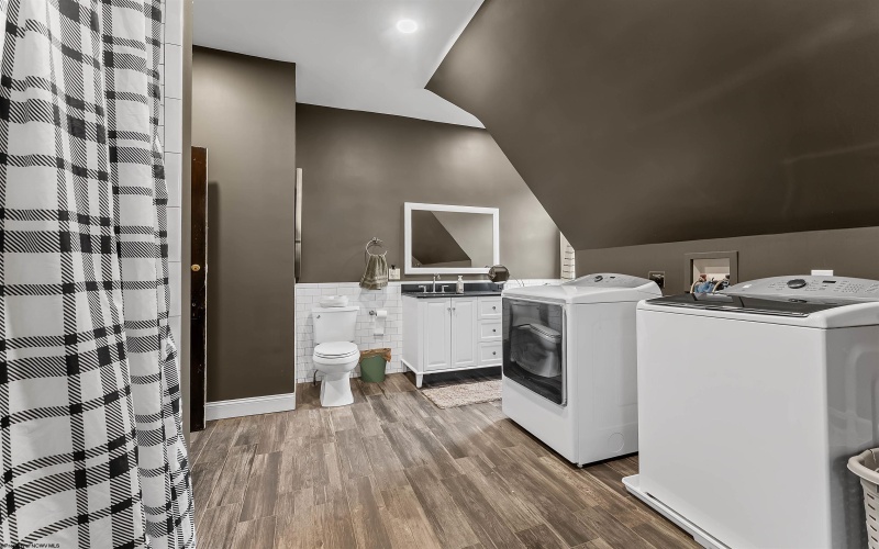 220 Park Street, Morgantown, West Virginia 26501, 7 Bedrooms Bedrooms, 12 Rooms Rooms,3 BathroomsBathrooms,Single Family Detached,For Sale,Park,10163979