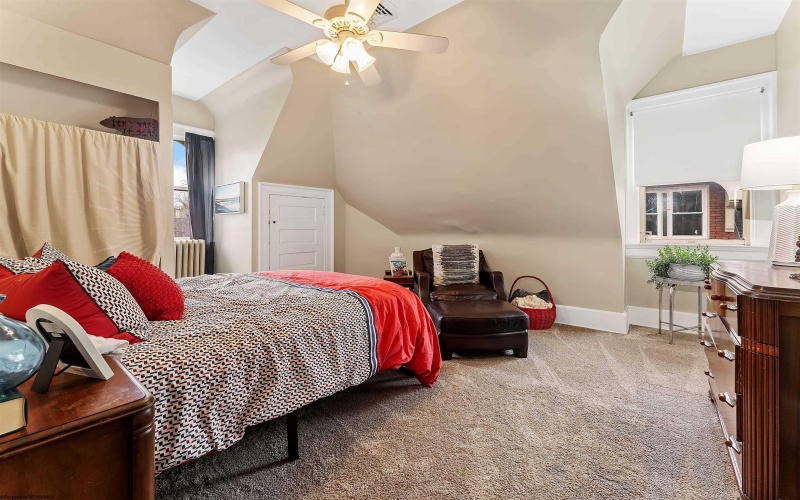 220 Park Street, Morgantown, West Virginia 26501, 7 Bedrooms Bedrooms, 12 Rooms Rooms,3 BathroomsBathrooms,Single Family Detached,For Sale,Park,10163979