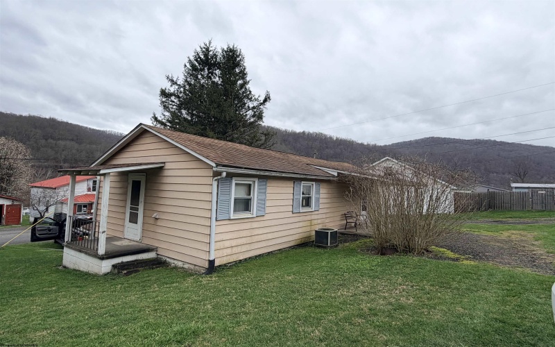 10 Center Street, Rowlesburg, West Virginia 26425, 1 Bedroom Bedrooms, 4 Rooms Rooms,Single Family Detached,For Sale,Center,10163981