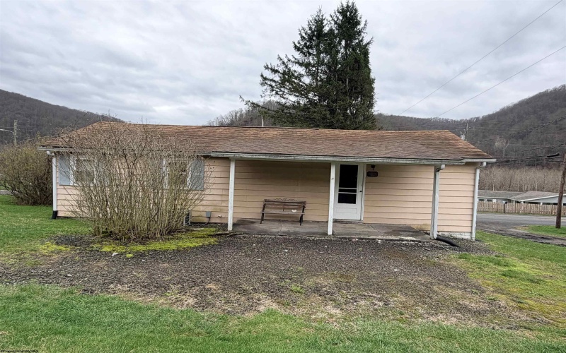 10 Center Street, Rowlesburg, West Virginia 26425, 1 Bedroom Bedrooms, 4 Rooms Rooms,Single Family Detached,For Sale,Center,10163981