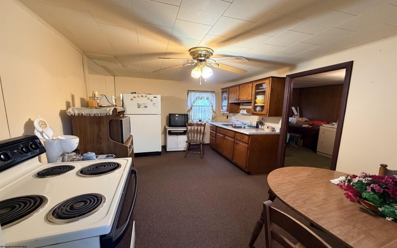 10 Center Street, Rowlesburg, West Virginia 26425, 1 Bedroom Bedrooms, 4 Rooms Rooms,Single Family Detached,For Sale,Center,10163981