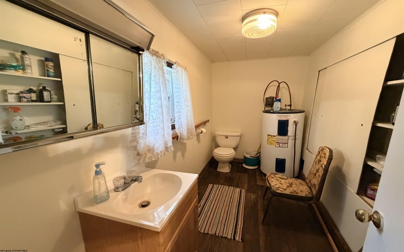 10 Center Street, Rowlesburg, West Virginia 26425, 1 Bedroom Bedrooms, 4 Rooms Rooms,Single Family Detached,For Sale,Center,10163981