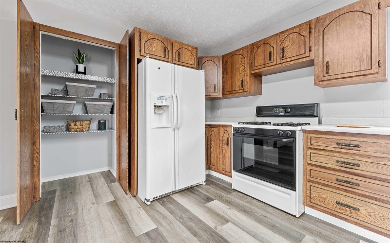 1041 Montrose Avenue, Morgantown, West Virginia 26505, 2 Bedrooms Bedrooms, 6 Rooms Rooms,2 BathroomsBathrooms,Single Family Detached,For Sale,Montrose,10163983