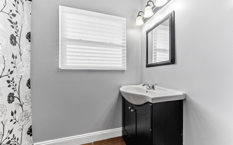 1041 Montrose Avenue, Morgantown, West Virginia 26505, 2 Bedrooms Bedrooms, 6 Rooms Rooms,2 BathroomsBathrooms,Single Family Detached,For Sale,Montrose,10163983