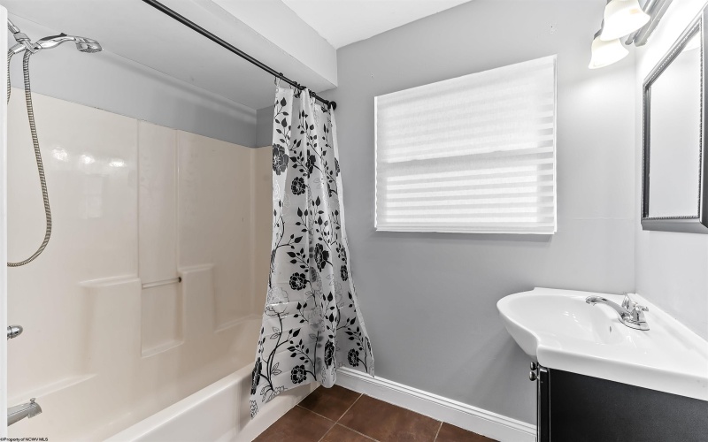 1041 Montrose Avenue, Morgantown, West Virginia 26505, 2 Bedrooms Bedrooms, 6 Rooms Rooms,2 BathroomsBathrooms,Single Family Detached,For Sale,Montrose,10163983