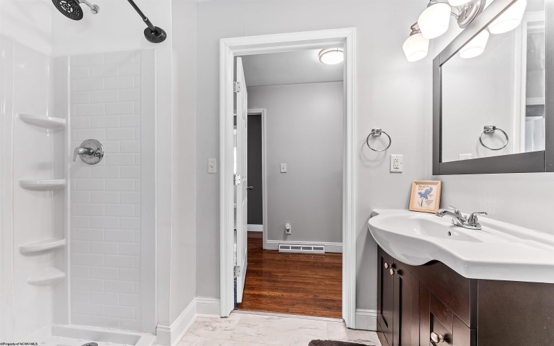 1041 Montrose Avenue, Morgantown, West Virginia 26505, 2 Bedrooms Bedrooms, 6 Rooms Rooms,2 BathroomsBathrooms,Single Family Detached,For Sale,Montrose,10163983