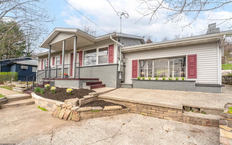 1041 Montrose Avenue, Morgantown, West Virginia 26505, 2 Bedrooms Bedrooms, 6 Rooms Rooms,2 BathroomsBathrooms,Single Family Detached,For Sale,Montrose,10163983