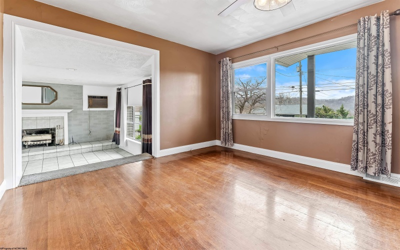 1041 Montrose Avenue, Morgantown, West Virginia 26505, 2 Bedrooms Bedrooms, 6 Rooms Rooms,2 BathroomsBathrooms,Single Family Detached,For Sale,Montrose,10163983