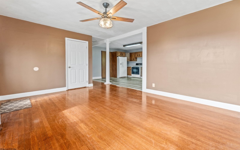 1041 Montrose Avenue, Morgantown, West Virginia 26505, 2 Bedrooms Bedrooms, 6 Rooms Rooms,2 BathroomsBathrooms,Single Family Detached,For Sale,Montrose,10163983