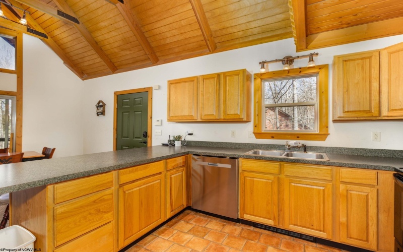 74 Bluebell Drive, Terra Alta, West Virginia 26764, 3 Bedrooms Bedrooms, 10 Rooms Rooms,3 BathroomsBathrooms,Single Family Detached,For Sale,Bluebell,10163987