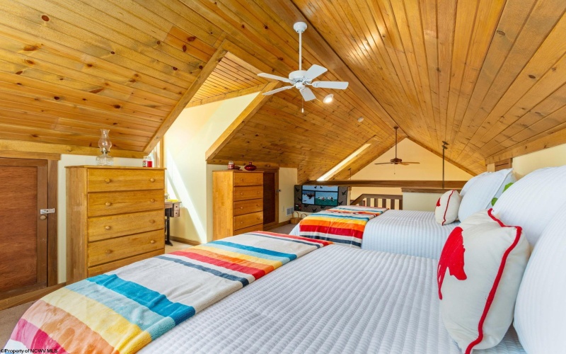 614 Hemlock Circle, Terra Alta, West Virginia 26764, 2 Bedrooms Bedrooms, 7 Rooms Rooms,2 BathroomsBathrooms,Single Family Detached,For Sale,Hemlock,10163993