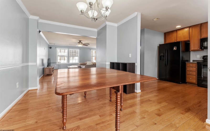 43 Robin Lane, Morgantown, West Virginia 26508, 3 Bedrooms Bedrooms, 7 Rooms Rooms,2 BathroomsBathrooms,Single Family Attached,For Sale,Robin,10163994