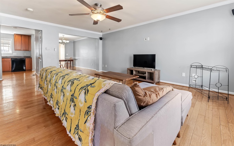 43 Robin Lane, Morgantown, West Virginia 26508, 3 Bedrooms Bedrooms, 7 Rooms Rooms,2 BathroomsBathrooms,Single Family Attached,For Sale,Robin,10163994