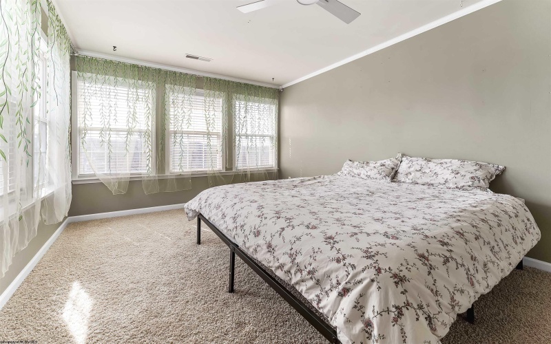 43 Robin Lane, Morgantown, West Virginia 26508, 3 Bedrooms Bedrooms, 7 Rooms Rooms,2 BathroomsBathrooms,Single Family Attached,For Sale,Robin,10163994