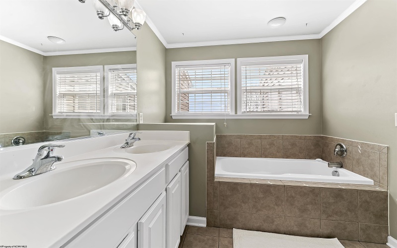 43 Robin Lane, Morgantown, West Virginia 26508, 3 Bedrooms Bedrooms, 7 Rooms Rooms,2 BathroomsBathrooms,Single Family Attached,For Sale,Robin,10163994