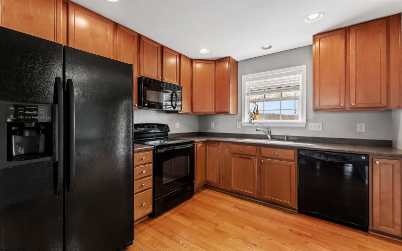 43 Robin Lane, Morgantown, West Virginia 26508, 3 Bedrooms Bedrooms, 7 Rooms Rooms,2 BathroomsBathrooms,Single Family Attached,For Sale,Robin,10163994