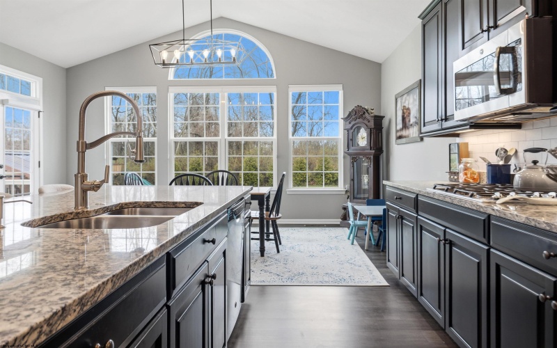 126 Summit Woods Drive, Morgantown, West Virginia 26508, 5 Bedrooms Bedrooms, 9 Rooms Rooms,3 BathroomsBathrooms,Single Family Detached,For Sale,Summit Woods,10163999