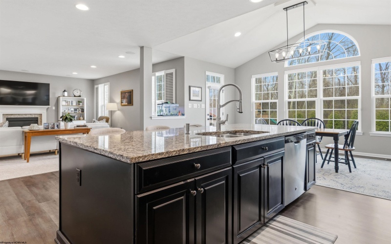 126 Summit Woods Drive, Morgantown, West Virginia 26508, 5 Bedrooms Bedrooms, 9 Rooms Rooms,3 BathroomsBathrooms,Single Family Detached,For Sale,Summit Woods,10163999